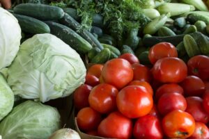 Hurtowa sprzedaż warzyw – kto z niej korzysta?
